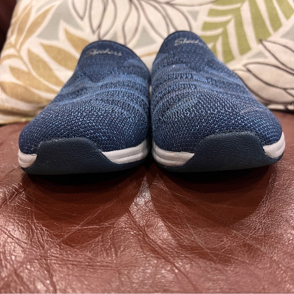 Skechers Relaxed Fit Women Navy Slip-On Loafers Size 6 - Picture 6 of 9